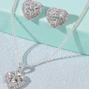 NEW Silver Tone Rhinestone Heart Necklace & Stud Earrings Set